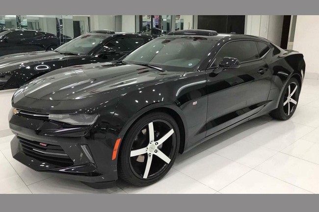 Vào ngày 21/9/2017, một công ty nhập khẩu xe ở Sài Gòn đã đưa một chiếc Chevrolet  Camaro 2017 bản RS cực hiếm về Việt Nam, nâng tổng số Camaro 2017 trong nước lên con số 9. Tuy nhiên chiếc xe mới về nước này lại được đánh giá là hầm hố và mạnh mẽ hơn trong thiết kế cũng như vận hành. Trong đó đáng chú ý nhất là bộ mâm Ruff độc đáo.